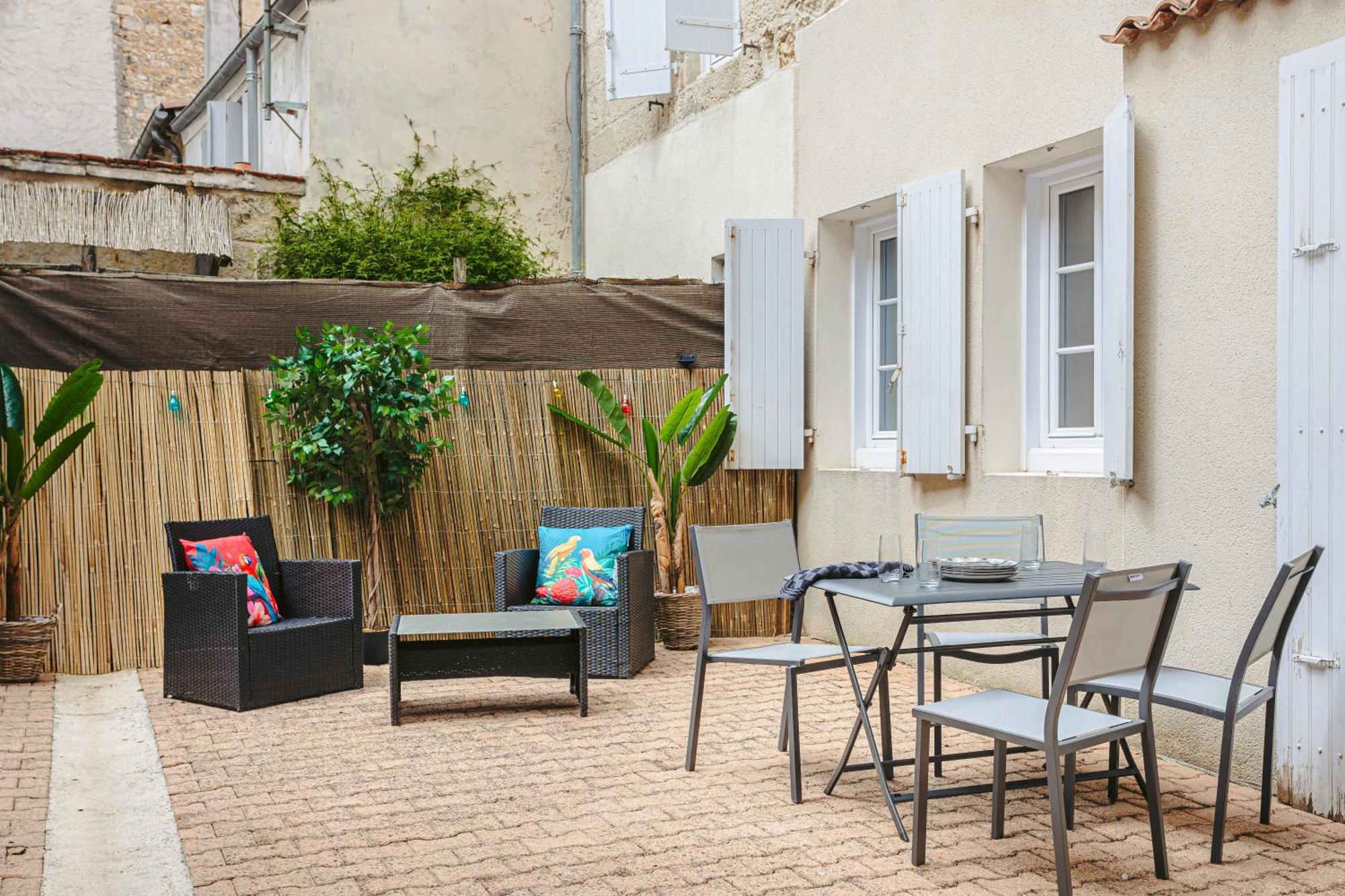 Olympia - Terrasse - Parking Gratuit - Centre Ville - Rez De Chaussee - Fibre Tv 4K Saintes Ngoại thất bức ảnh